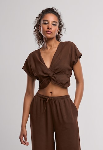 Urban Classics Bluse in Braun: Vorderseite