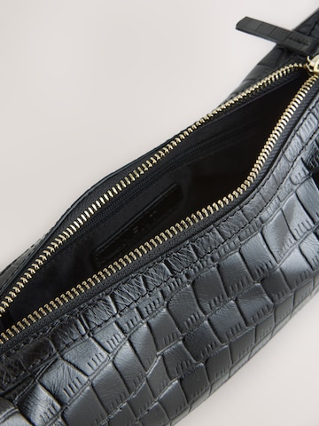 Next Schultertasche in Schwarz