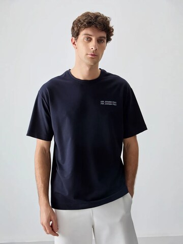 Tommy Life T-Shirts in Blau: Vorderseite