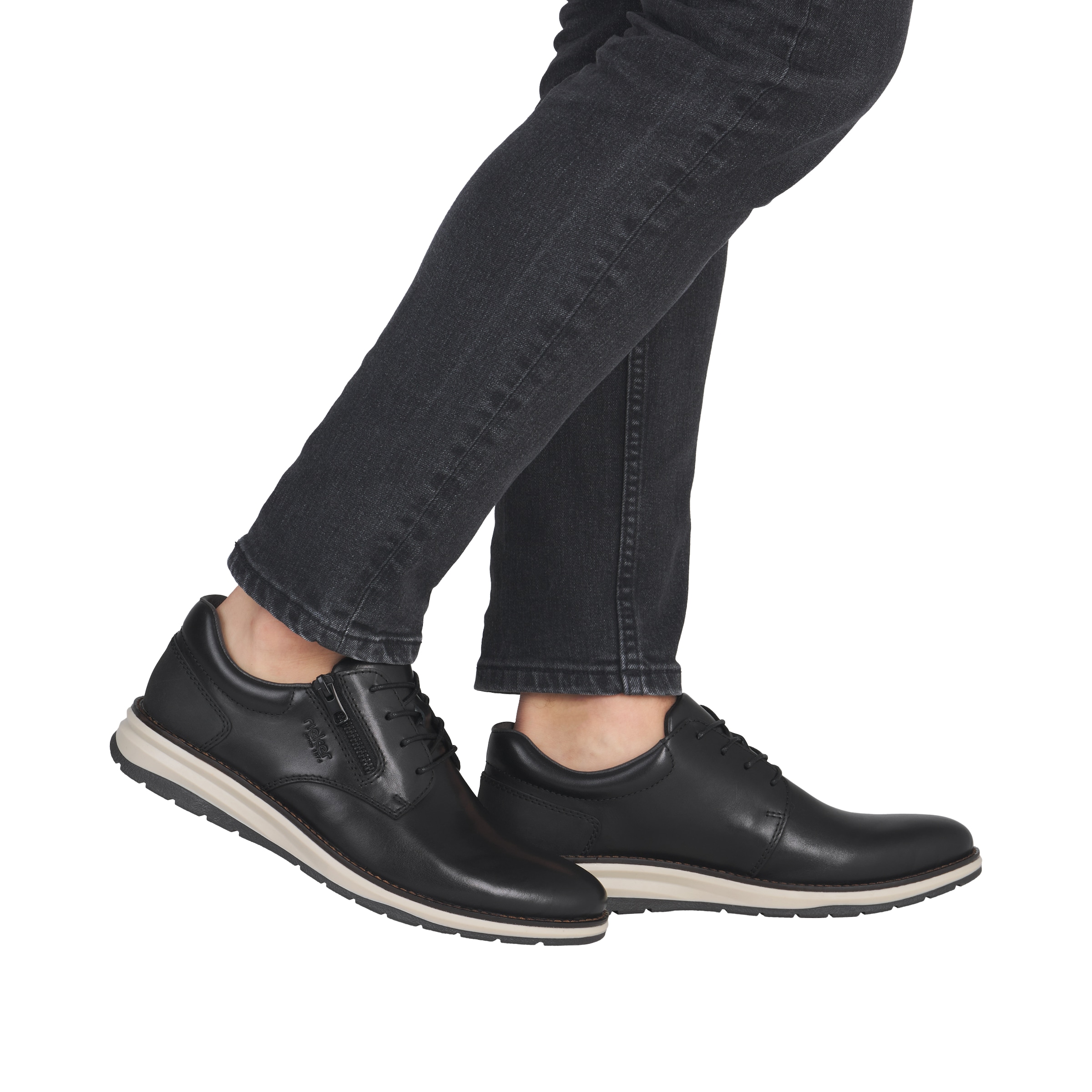 Chaussure à lacets Rieker en noir