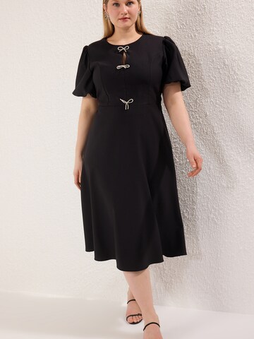 Trendyol Curve - Vestido en negro