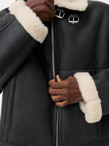 Giacca di mezza stagione di Bershka in nero
