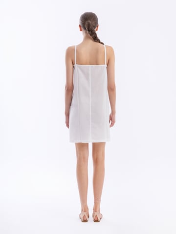 Haris Cotton - Vestido en blanco