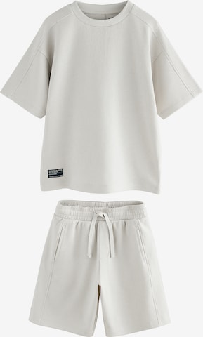 Next Set i grå: framsida