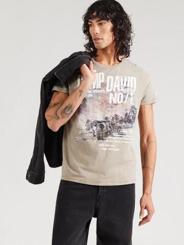 Maglietta di CAMP DAVID in grigio: frontale