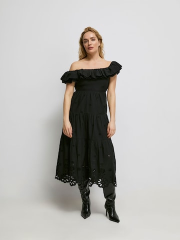 Robe 'Fanny' ABOUT YOU x Iconic by Tatiana Kucharova en noir