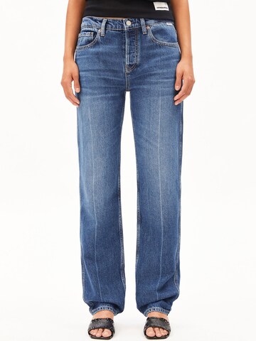 Regular Jean ARMEDANGELS en bleu : devant