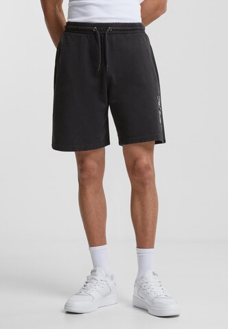 Karl Kani Regular Pants in Black: front