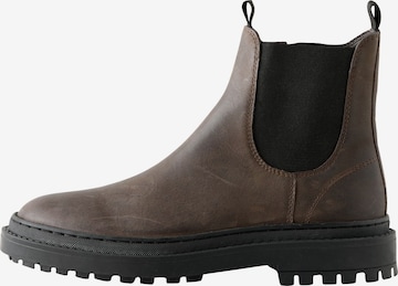 Next Chelsea boots in Bruin: voorkant