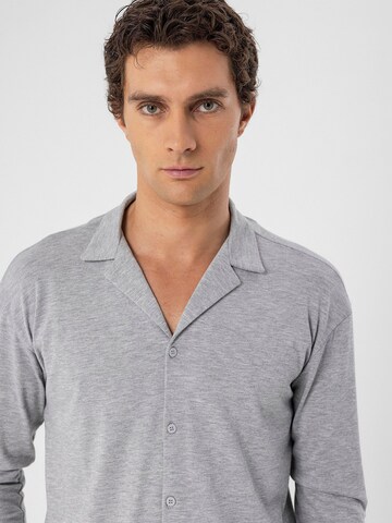 Coupe regular Chemise Antioch en gris