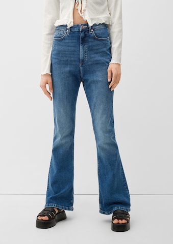 QS Flared Jeans in Blauw: voorkant