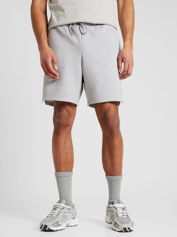 new balance Regularen Športne hlače | siva barva: sprednja stran