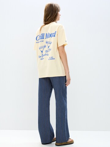 Pull&Bear T-Shirt 'PACIFIC' in Gelb: Vorderseite