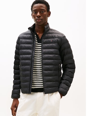 TOMMY HILFIGER Overgangsjakke i sort: forside