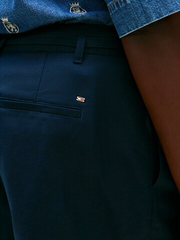 regular Pantaloni con pieghe di Tommy Hilfiger Curve in blu