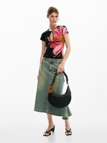 Tricou de la Desigual pe negru