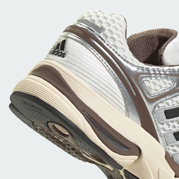 Sneaker bassa 'Adistar Control 5' di ADIDAS ORIGINALS in bianco