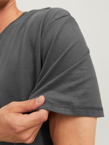 JACK & JONES Bluser & t-shirts 'JWHCLASSIC' i grå
