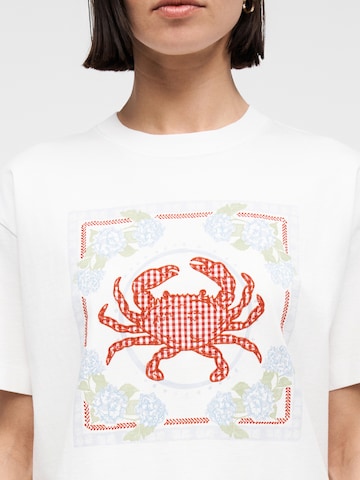 Abercrombie & Fitch Тениска 'CRAB' в бяло
