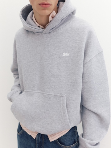 Pull&Bear Tréning póló 'STWD' - szürke