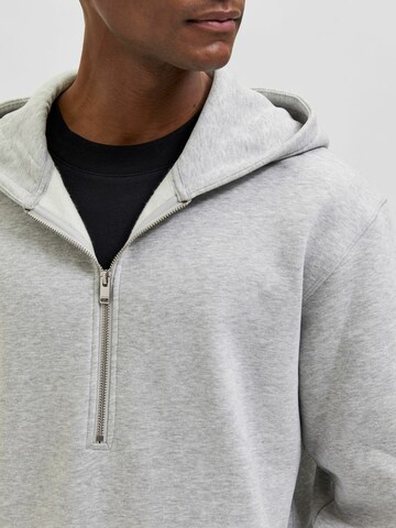 SELECTED HOMME Sweatshirt in Grey