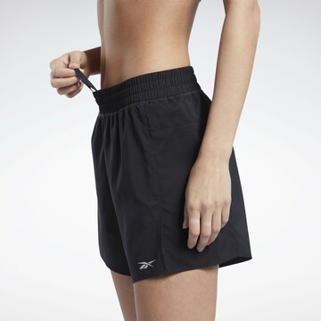 Reebok Regular Sportshorts in Schwarz