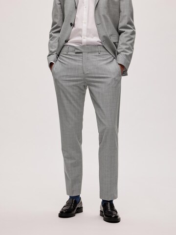 Coupe slim Pantalon à plis 'Ross' SELECTED HOMME en gris : devant