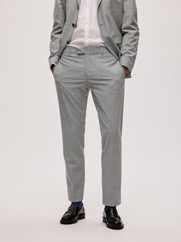 SELECTED HOMME Slim fit Pleated Pants 'Ross' in Grey: front