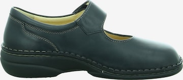 Finn Comfort Lace-Up Shoes in Black