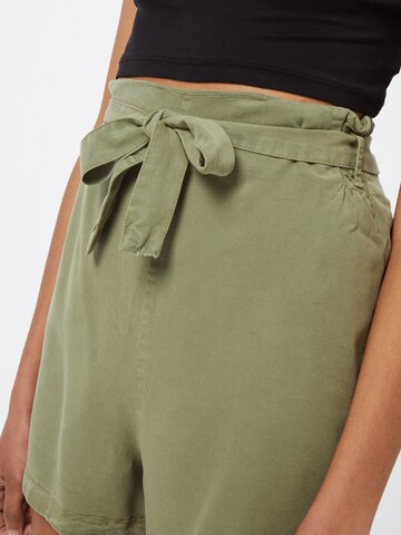 Loosefit Pantaloni di Trendyol in verde