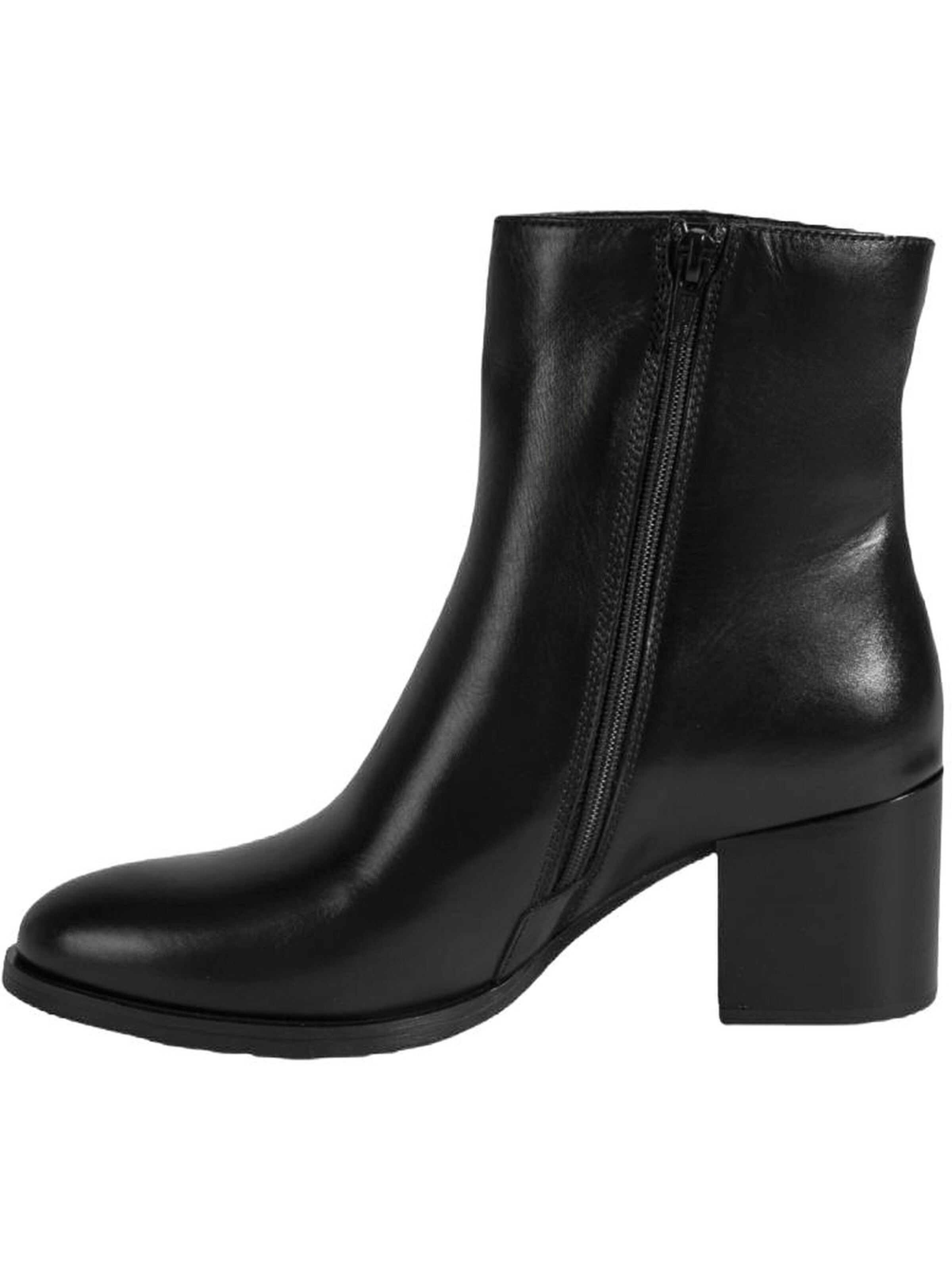 Desa Boots in Black
