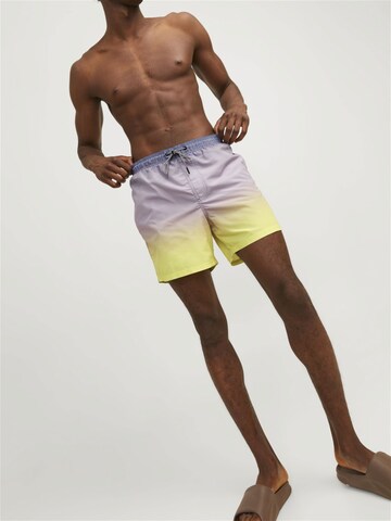 JACK & JONES Badeshorts i gul