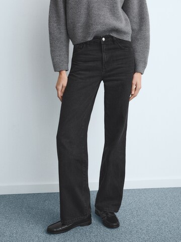 MANGO Разкроени Дънки 'DANILA' в черно: отпред