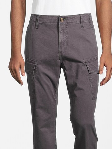 Slimfit Pantaloni cargo di AÉROPOSTALE in grigio