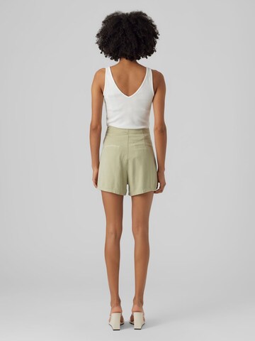 VERO MODA Regular Shorts 'Mia' in Grün