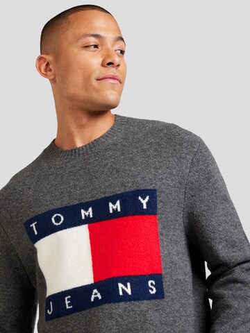 Tommy Jeans Sweater in Grey