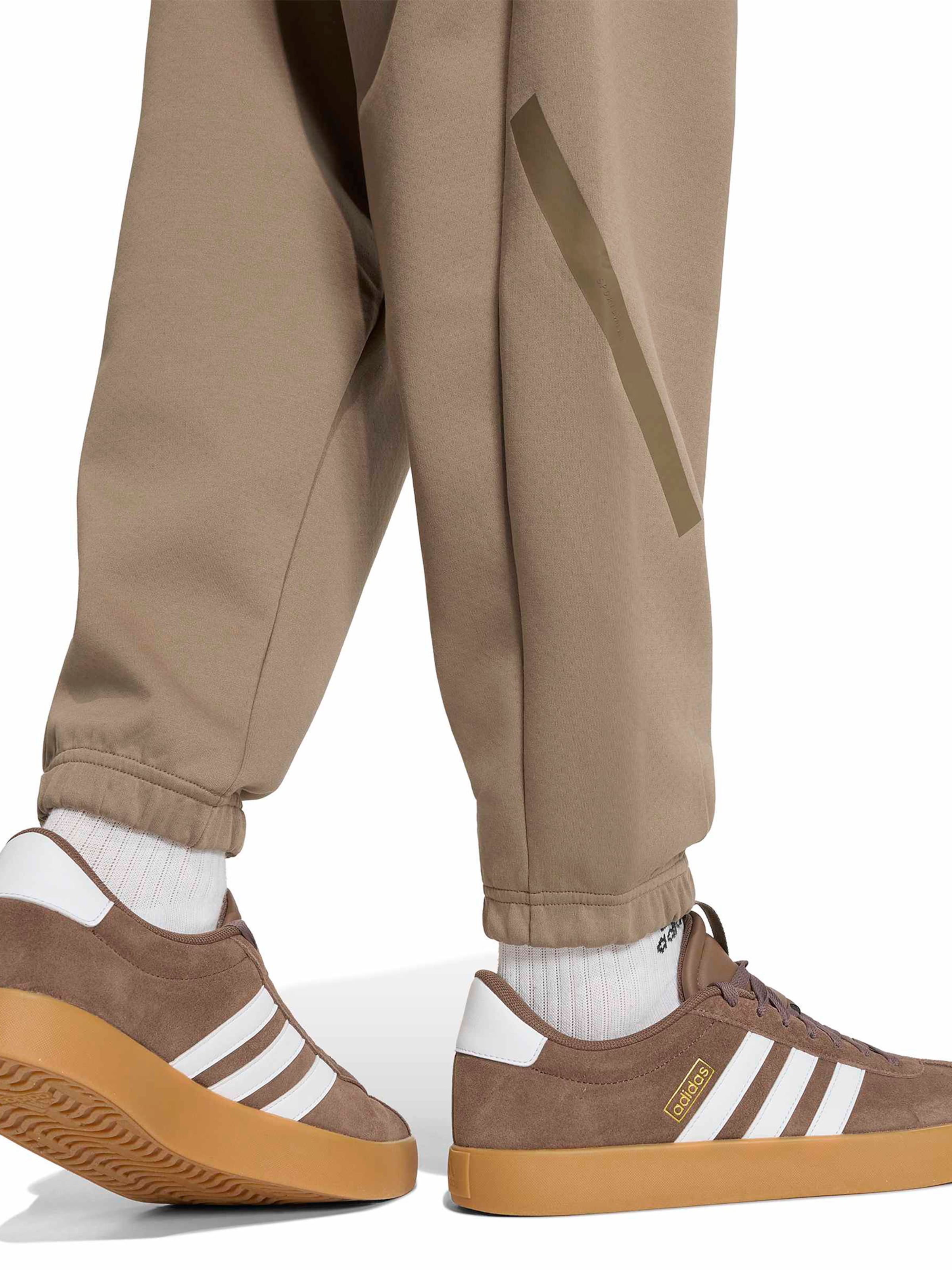 ADIDAS SPORTSWEAR Tapered Παντελόνι φόρμας 'Z.N.E.' σε καφέ