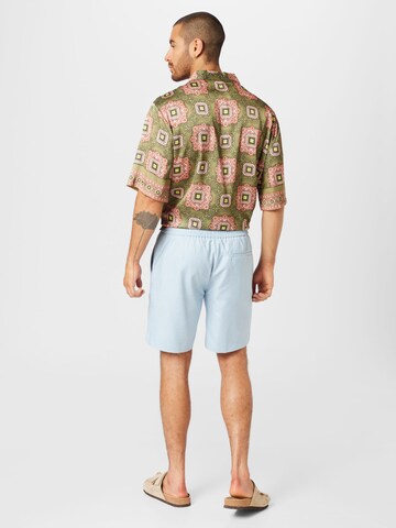 TOPMAN Regular Shorts in Blau