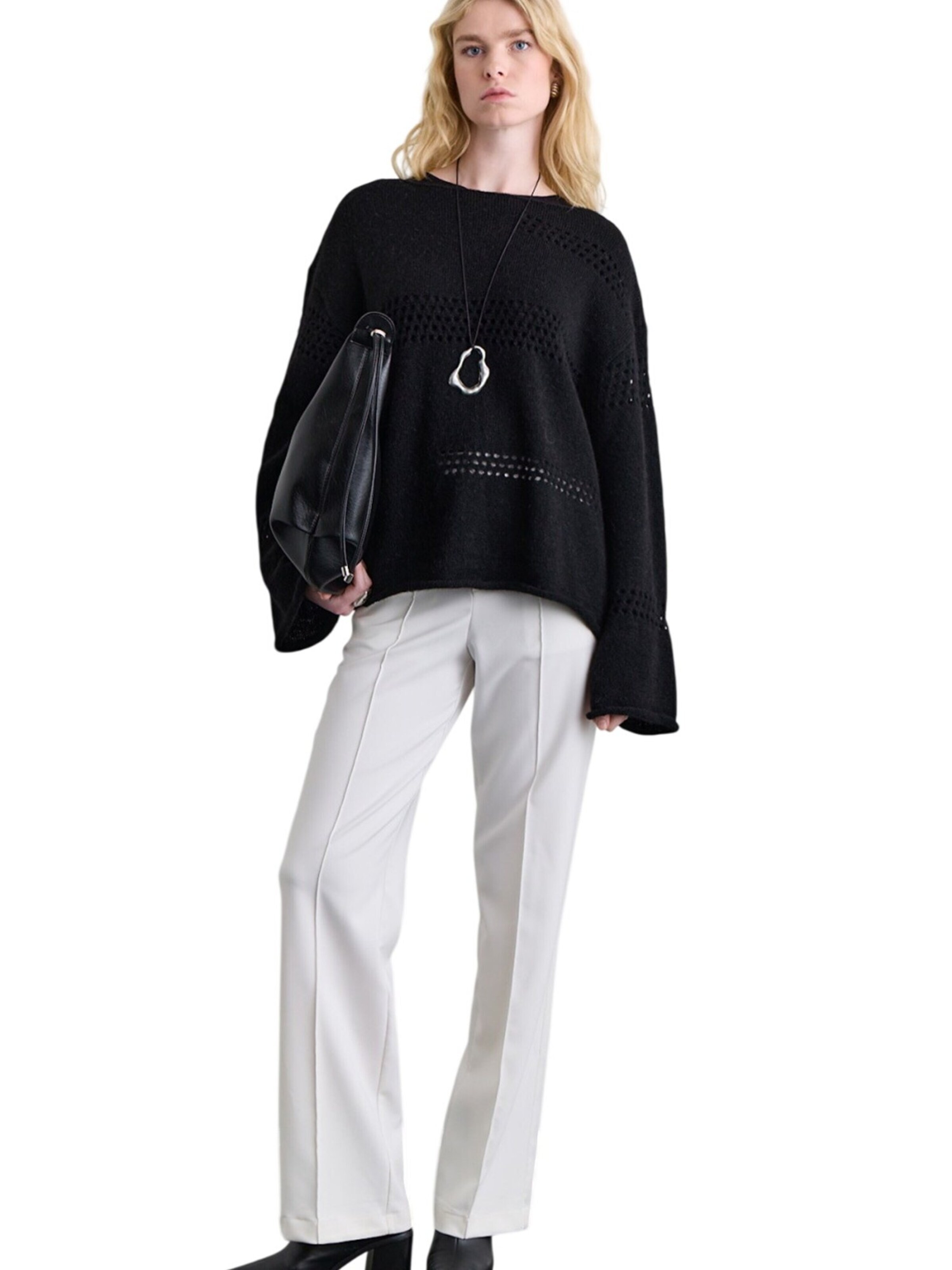 MANUKA Sweater in Black: front