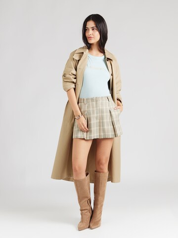 GUESS Μπλουζάκι σε μπλε