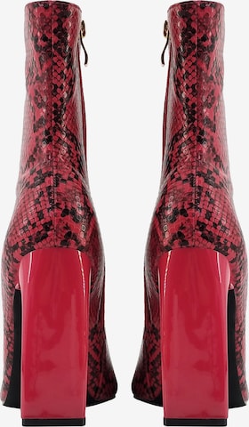 faina Ankle Boots in Red