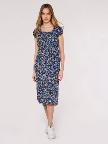 Robe Apricot en bleu