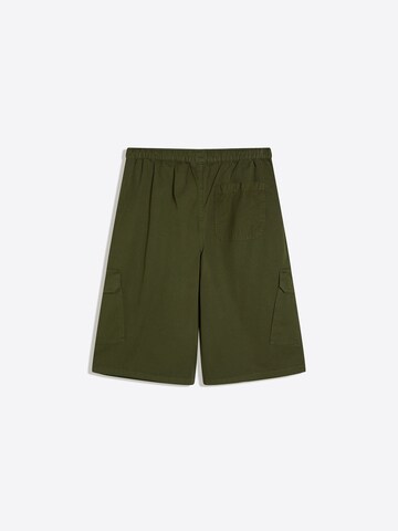 Loosefit Pantalon cargo Bershka en vert