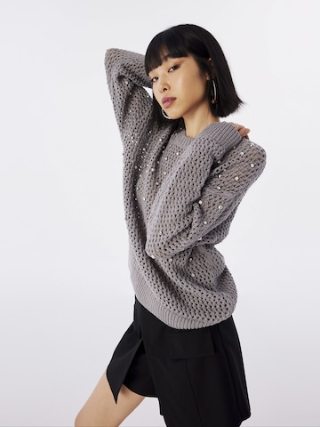 Twist Sweater in Grey