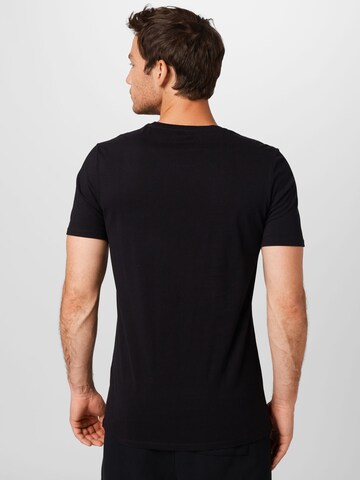 Tricou de la Juvia pe negru