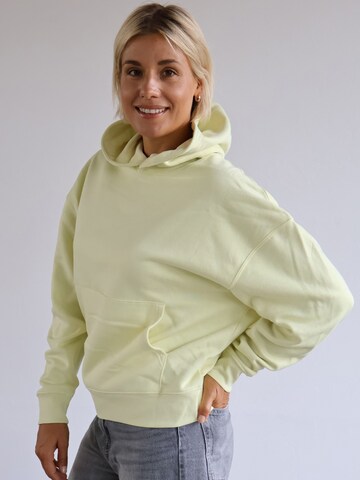 Kultgut Oversized Sweater 'Marie' in Yellow: front