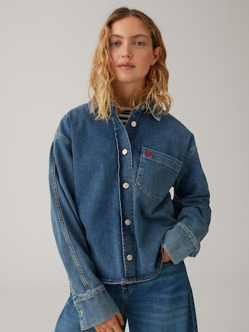 zils OPUS Starpsezonu jaka 'Falentine': no priekšpuses