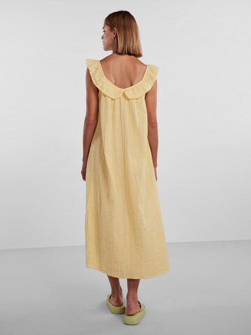 PIECES Letní šaty 'Lelou' – žlutá
