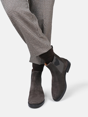 Crickit Chelsea Boot ' ALEXIA ' in Braun: Vorderseite
