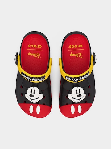 Pantofi deschiși 'Mickey Mouse' de la Crocs pe mai multe culori